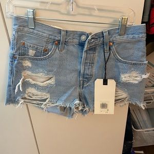 BRAND NEW TAGS STILL ON Levi’s premium 501 shorts mid rise